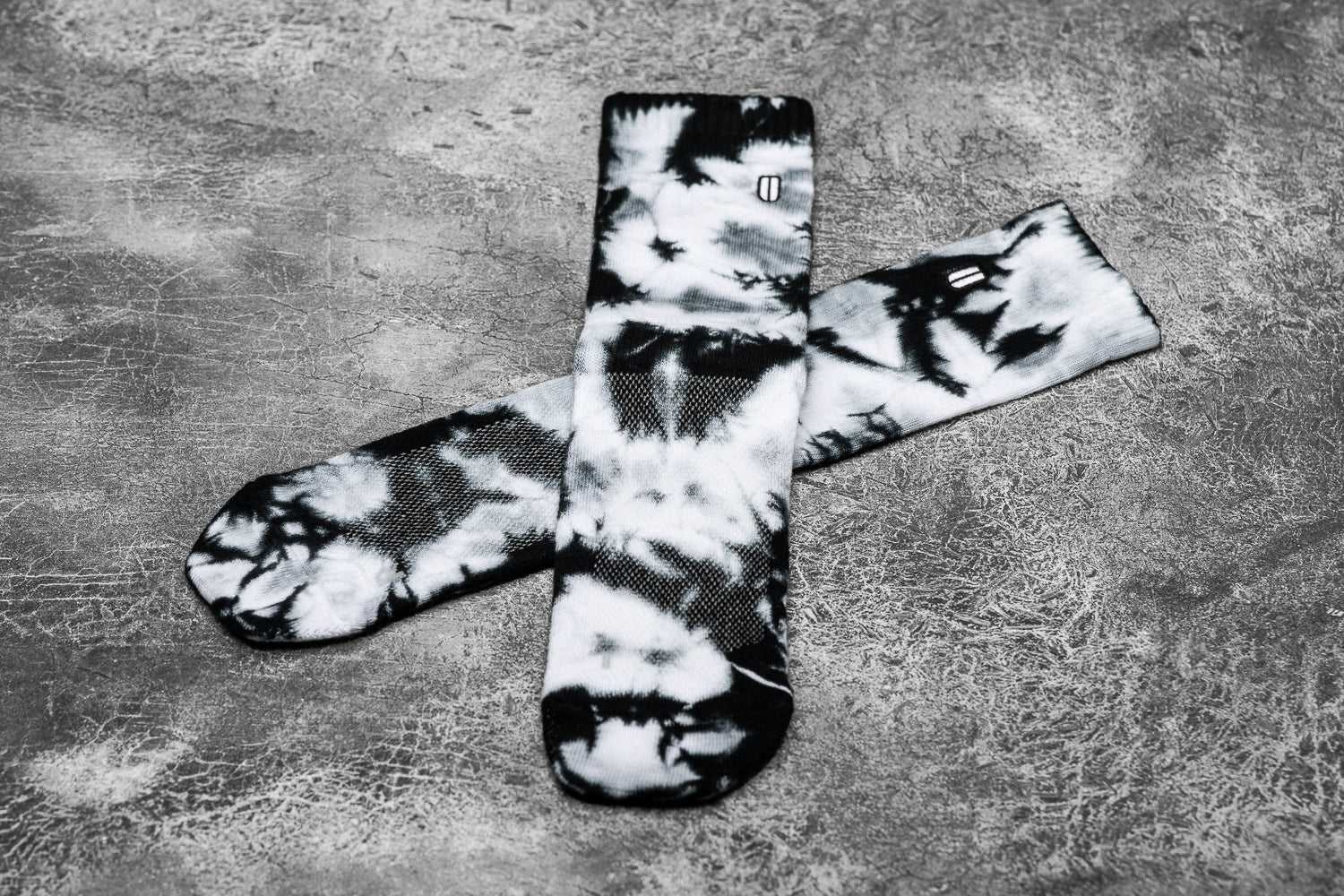 Nobull Crew Sock (Tie-Dye) Socks White / Black Tie-Dye | 3405-ODKNM