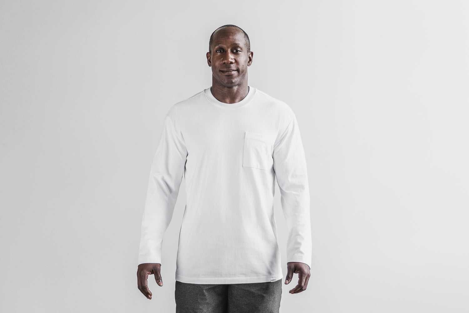 Nobull Heavyweight Long Sleeve Pocket Tee Tanks & Tees White | 3506-SLTMC