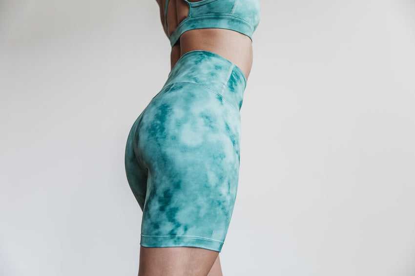 Nobull High-Rise Short 6 inches (Tie-Dye) Bottoms Oil Blue / Pine Tie-Dye | 8931-TADWJ