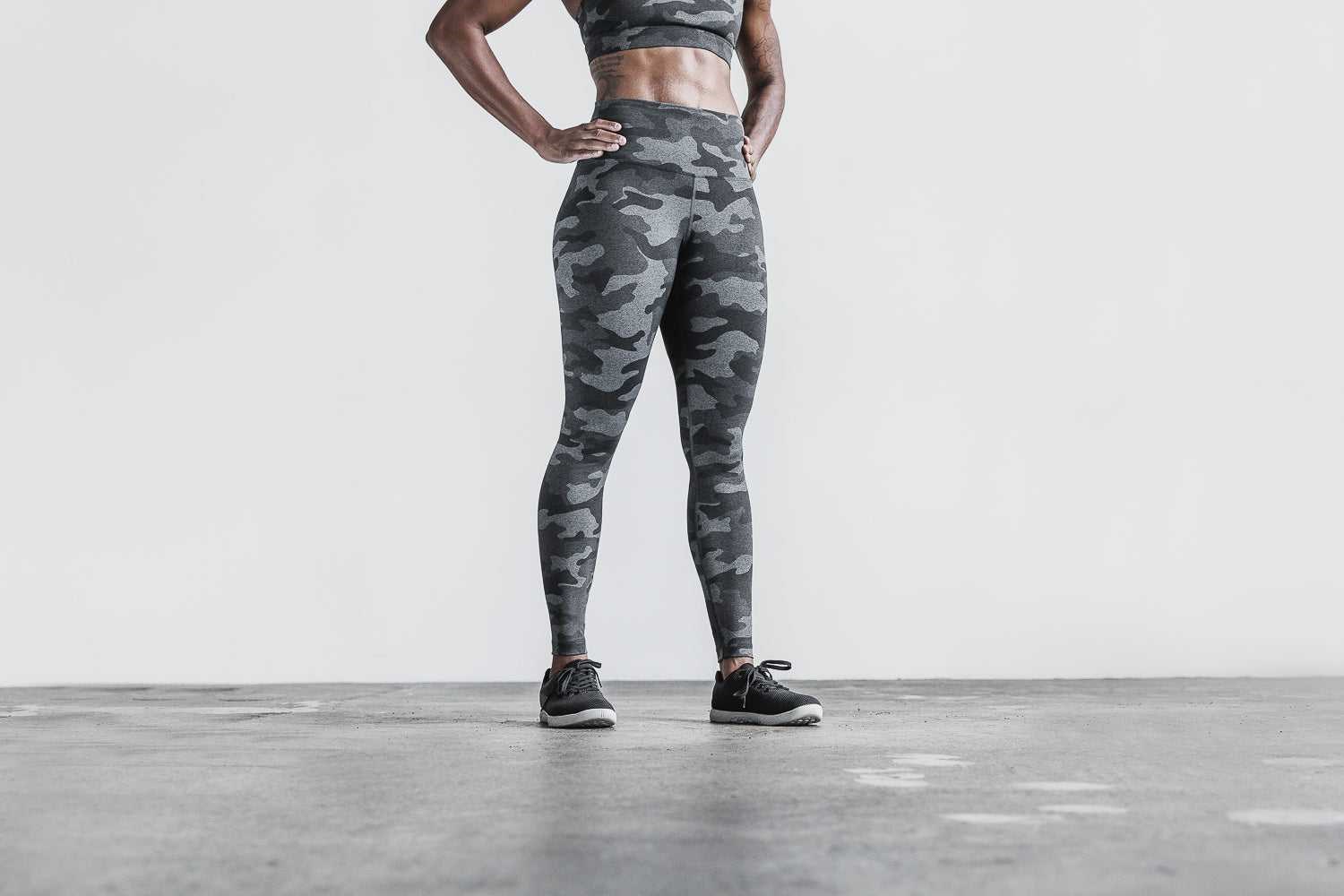 Nobull High-Rise Tight (Camo) Bottoms Carbon Camo | 1647-TDPEX