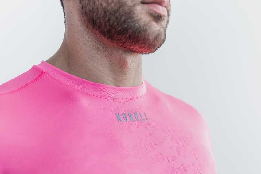 Nobull Lightweight Textured Tee (Neon Camo) Tanks & Tees Neon Pink Camo | 5416-SLPDY