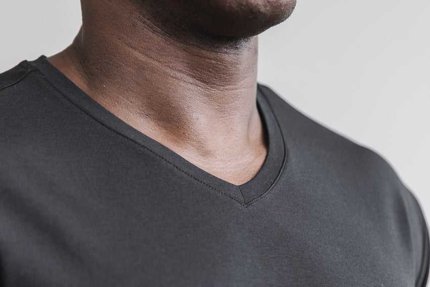 Nobull Lightweight V-Neck Tee Tanks & Tees Black | 9015-BCRLM