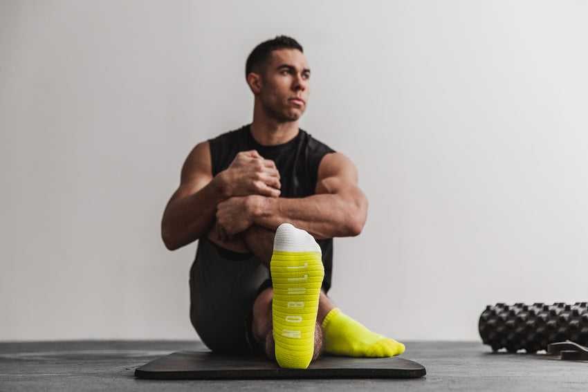 Nobull Low Sock (Neon) Socks Neon Yellow White | 2680-MNFJB