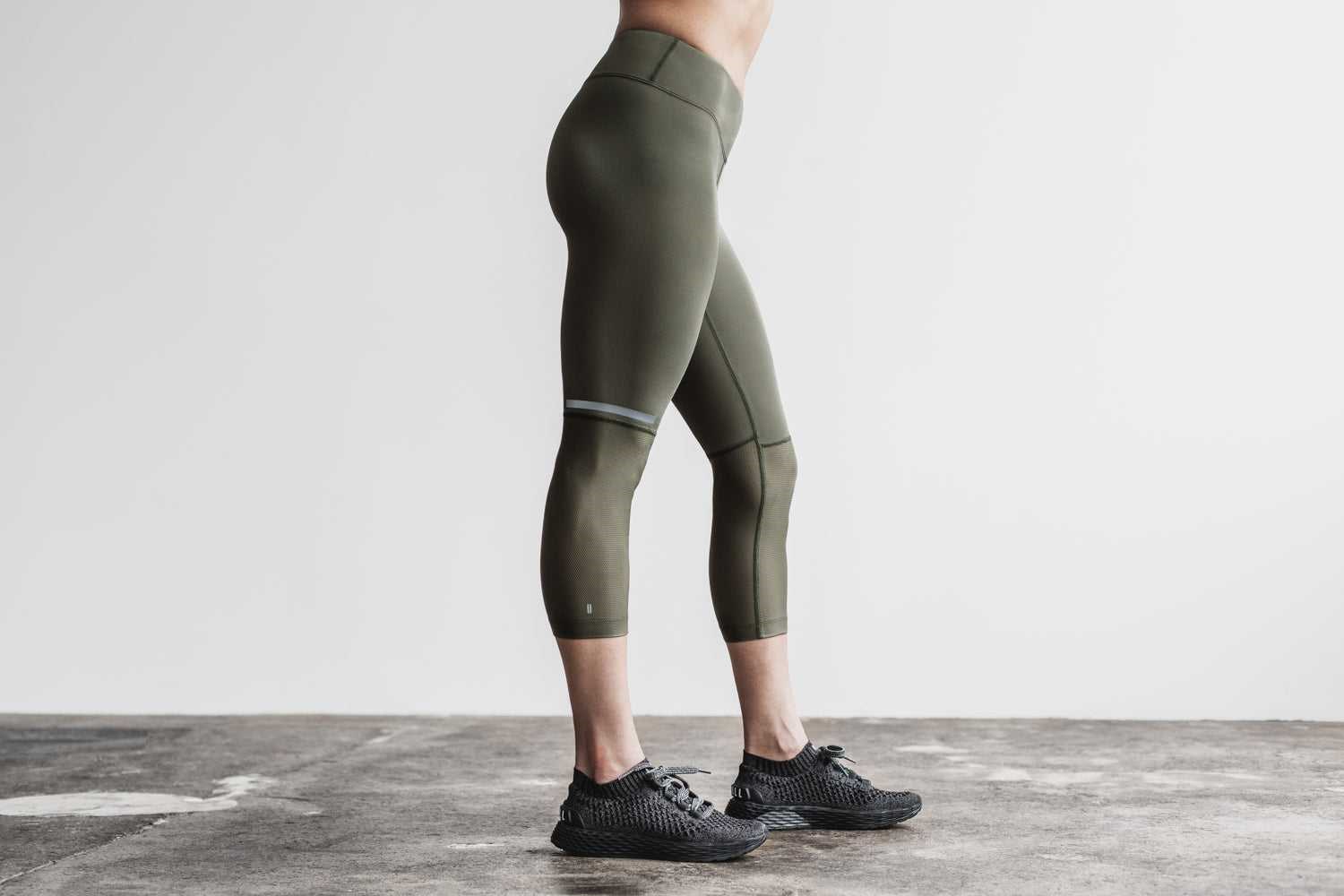 Nobull Pace Crop Bottoms Army Green | 4502-QEXMC