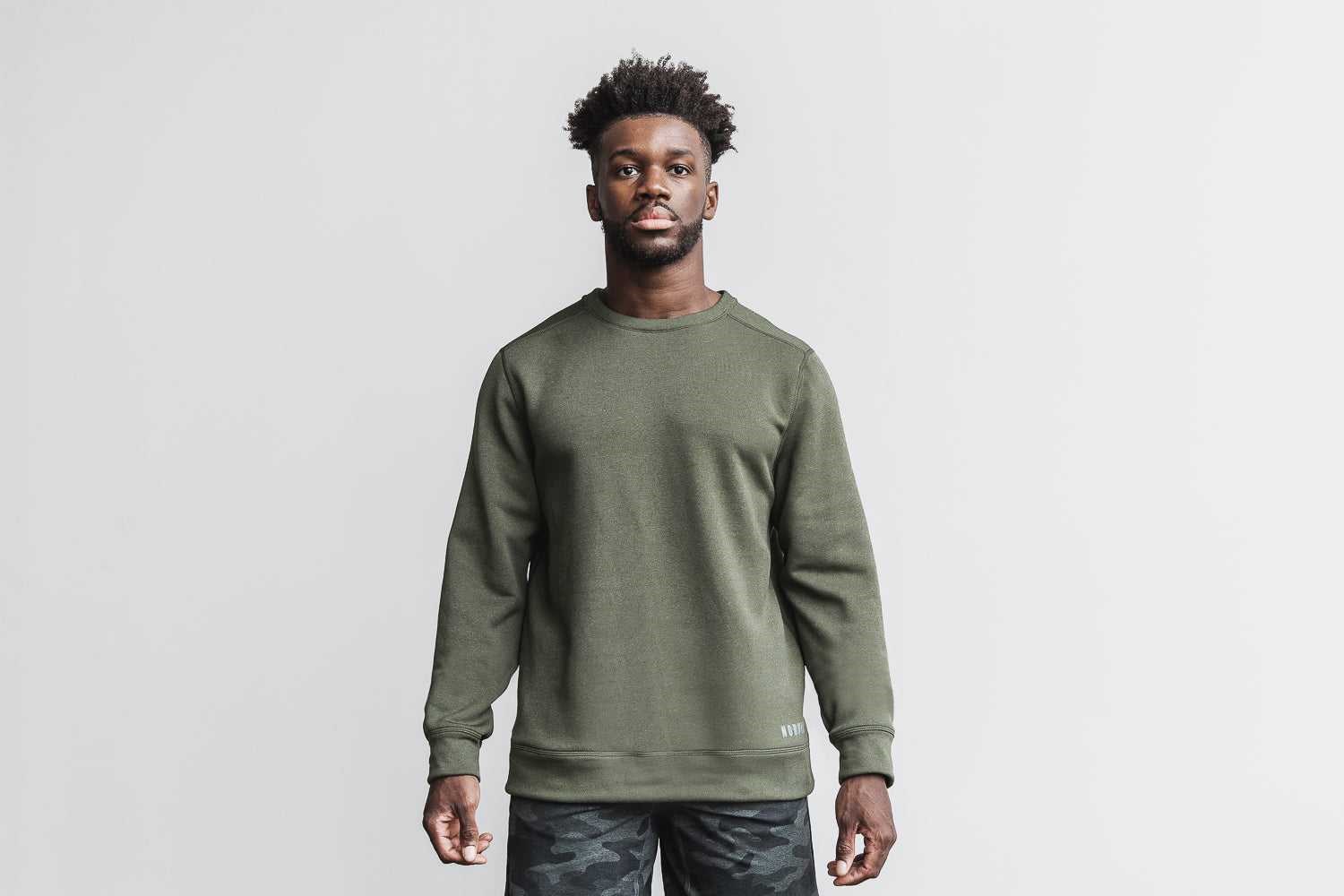 Nobull Performance Crew Sweatshirt Outerwear Army Green | 3951-CUPHB