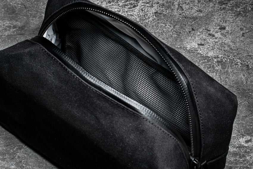 Nobull Waxed Canvas Kit Bag Bags Black | 0423-WNXQK