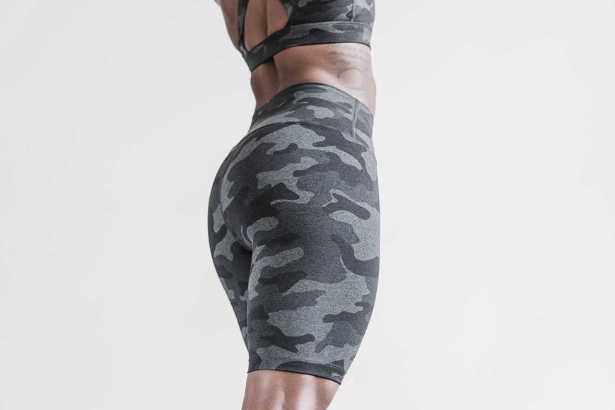 Nobull High-Rise Short 8 inches (Plush Heather) Bottoms Carbon Camo | 2480-KYEUM